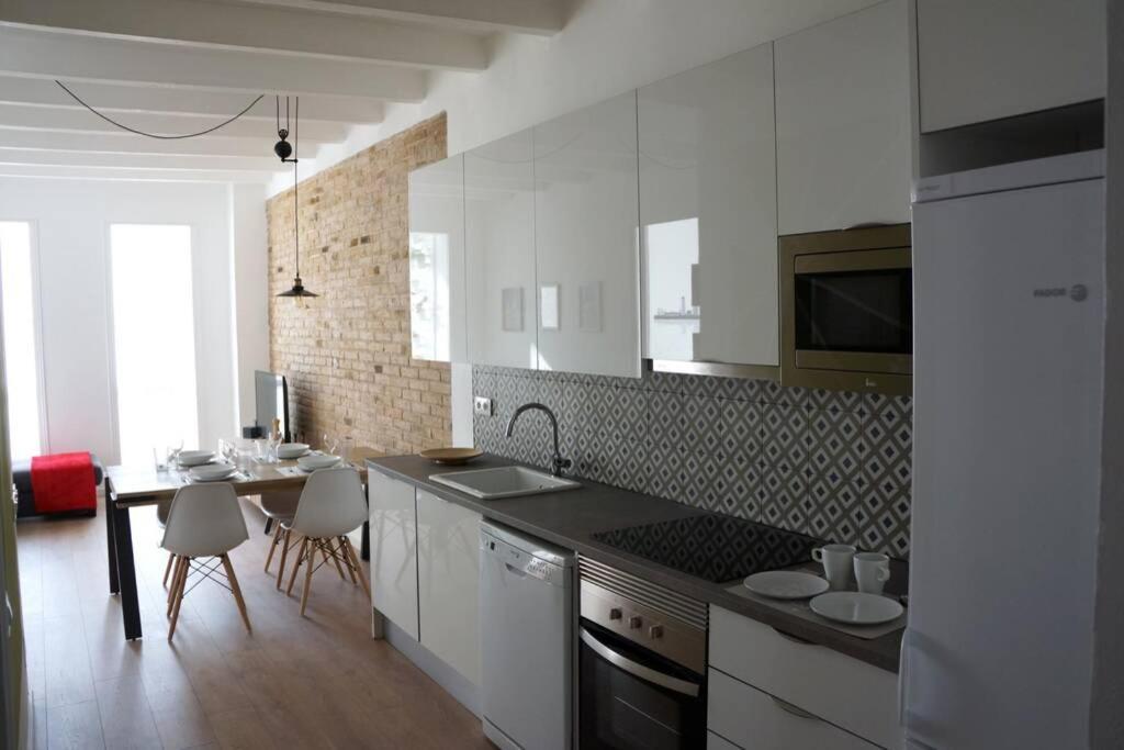 Barcelona Industrial Style Apartment L'Hospitalet de Llobregat Exterior photo